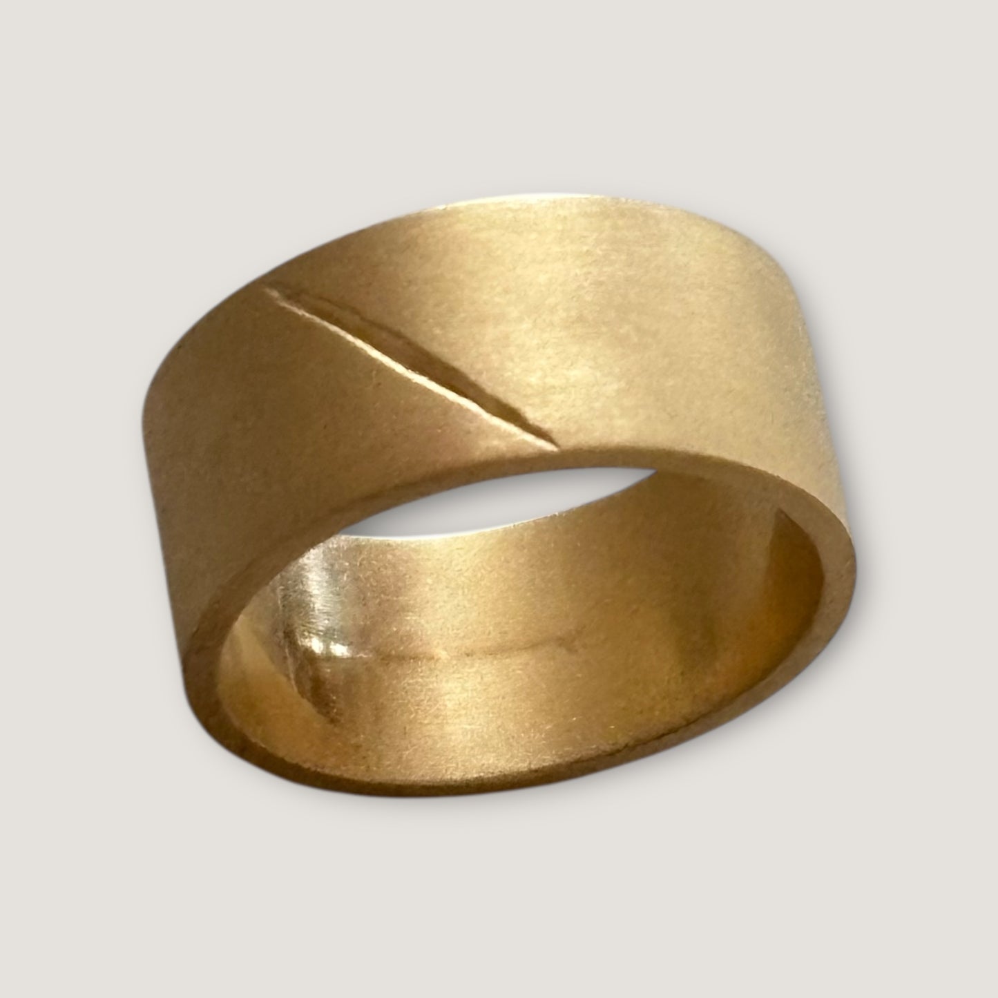 Scar Band Ring in Matte 14k Yellow Gold – MZNR Men’s Fine Jewelry